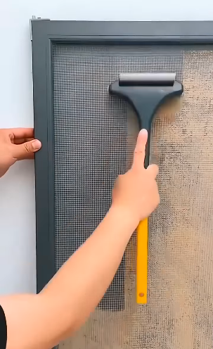 MULTIFUNCTIONAL CLEANING BRUSH